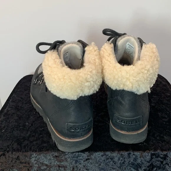 Sorel boots - Picture 3 of 5